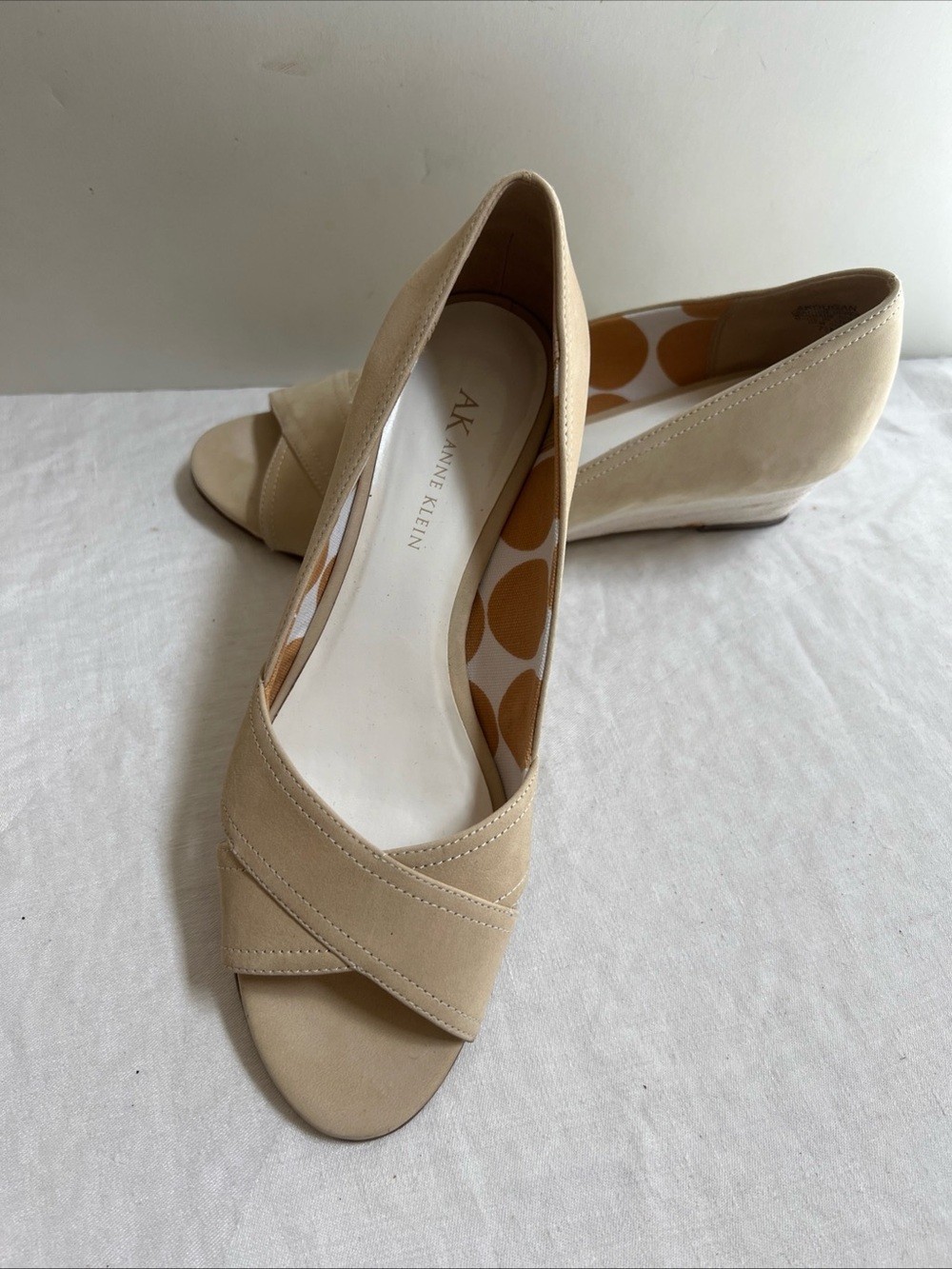 Anne Klein Women's AKDUGAN Wedge Heel Cream Natural Nubuck 7 1/2M Leather Upper - Picture 3 of 16